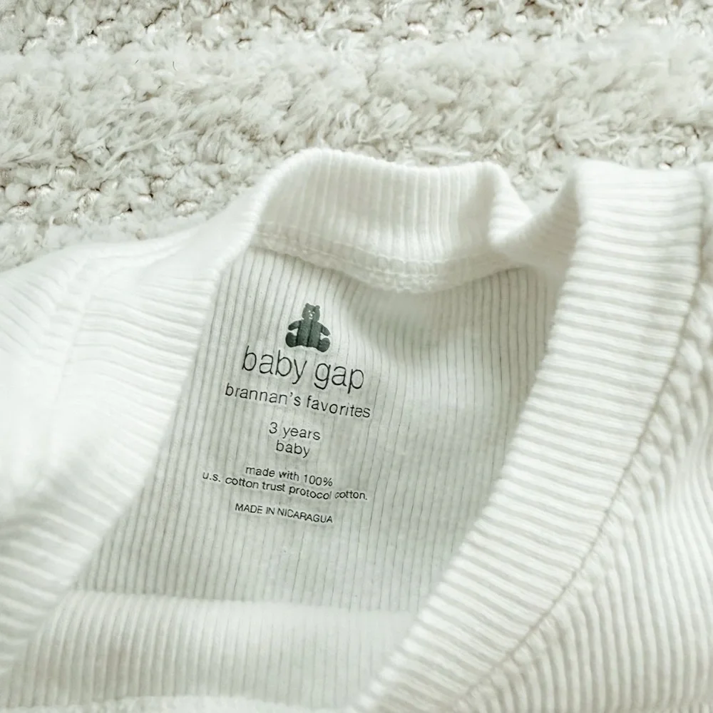 Like new! Baby Gap Toddler Girl Ruffle White Ribbed Tank - Size 3T - Picture 2 of 2